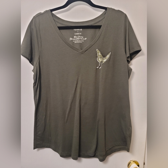 Torrid size 1 Butterfly Girlfriend Classic Fit V-Neck Embroidered Tee - Picture 3 of 5